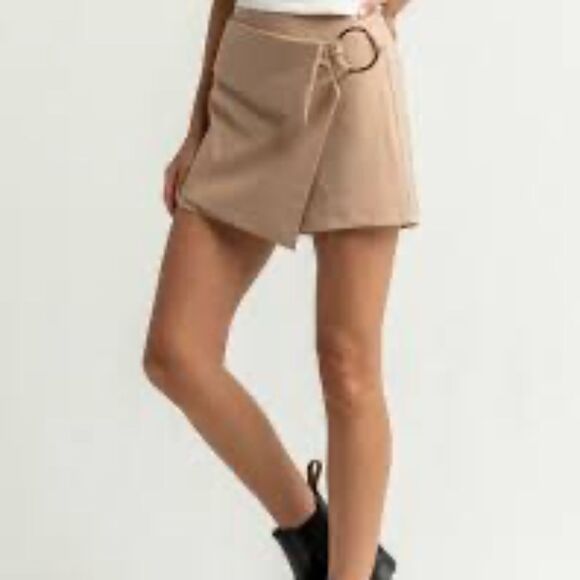 West Of Melrose/Tilly's  Give Me The Ring NWT Tan Skort Sz L - Picture 2 of 10